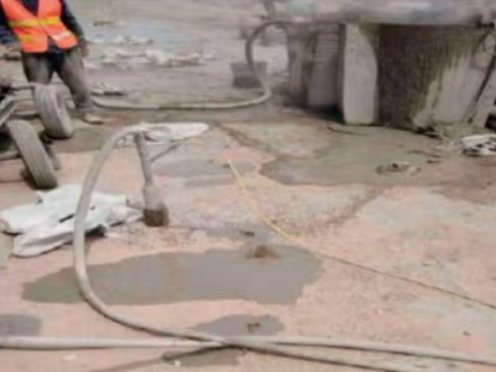 桥头镇水泥混凝土路面板底注浆技术 路面脱空注浆整治方案