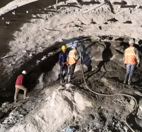 桥头镇隧道拱顶带模注浆料，微膨胀注浆料的特点及施工工艺